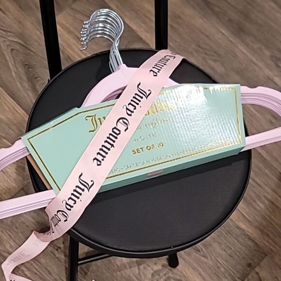 Juicy Couture Home Space Saving Notched Shoulder 10Pyk Hangers- Lavender - Picture 3 of 5